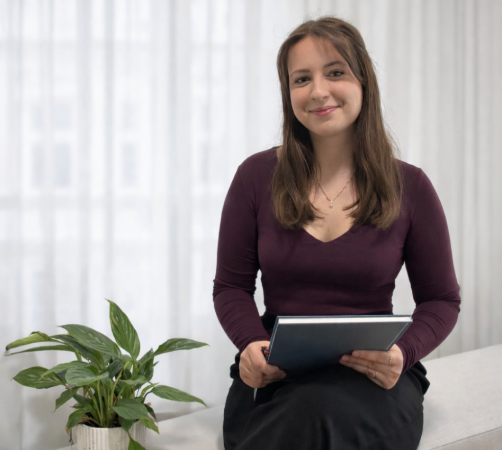 Adele Cafuta, MSc. im Praxisraum für klinisch-psychologische Gespräche